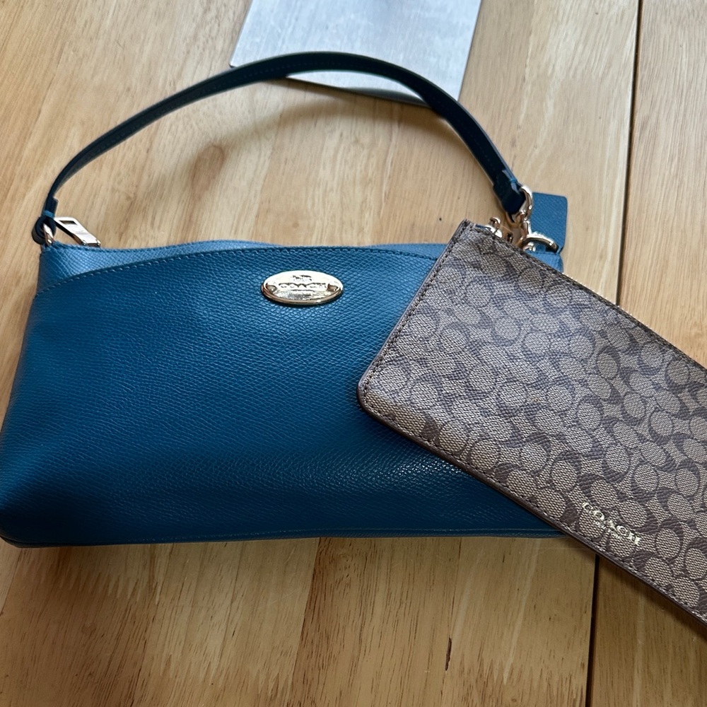 Coach Teal and Tan Shoulder Bag - Picture 2 of 11
